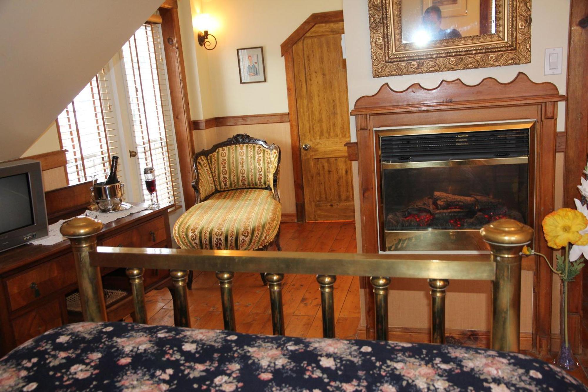 B&B Les Deux Pignons Petit-Saguenay Habitación foto